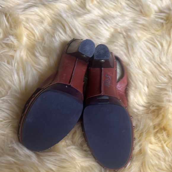 UGG NICCO studded platform leather & cowhide heels - Picture 9 of 9